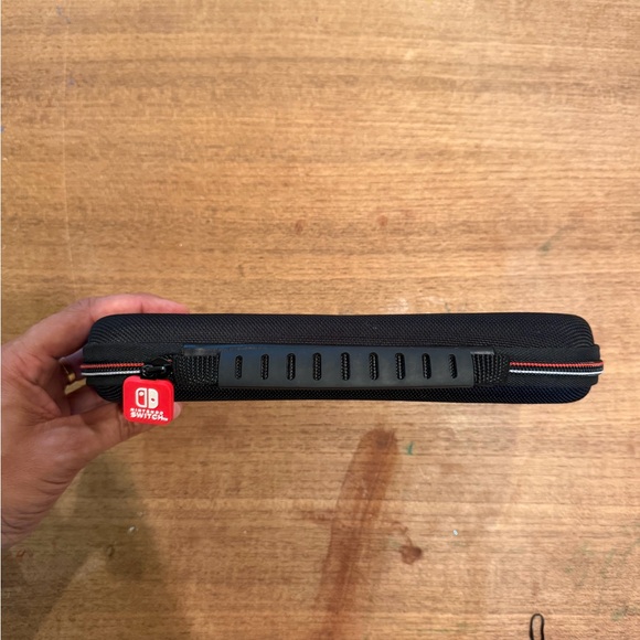 🎮 Nintendo Switch Game Traveler Deluxe Travel Case - Hard Shell Black - Picture 4 of 5